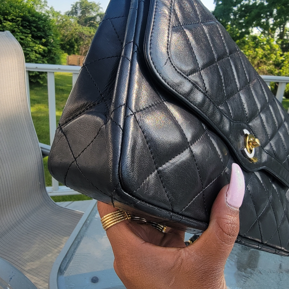 Chic Black Quilted Leather Shoulder Bag - Picture 9 of 16